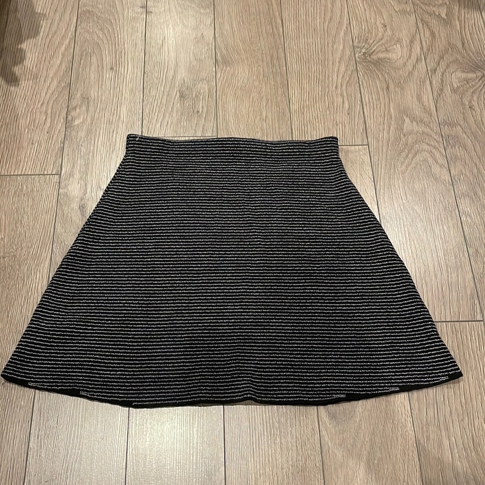 Theory a line wool skirt size small